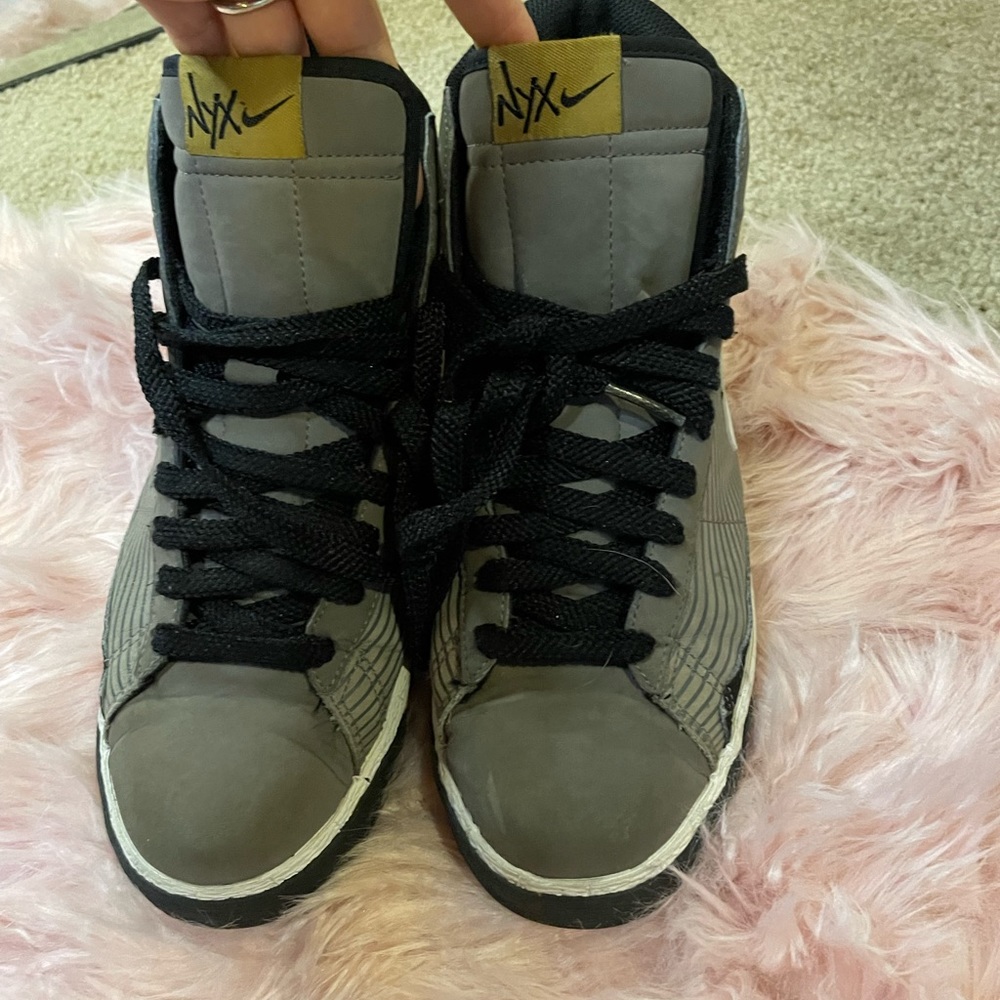 Nike shoes - Picture 2 of 8